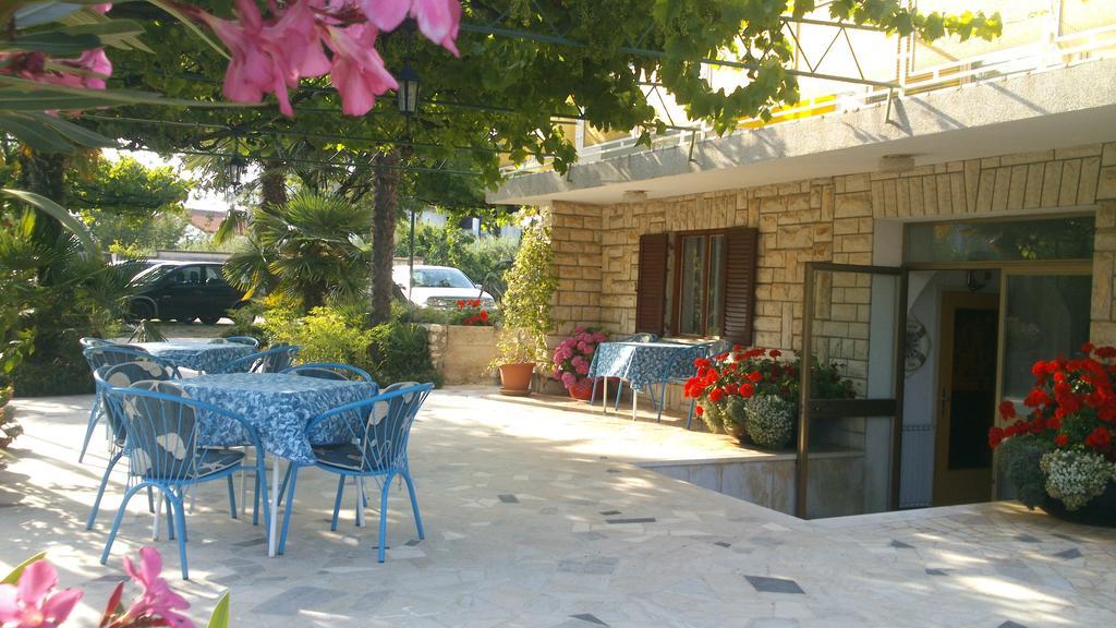 Pansion Margerita Bed & Breakfast Porec Bagian luar foto