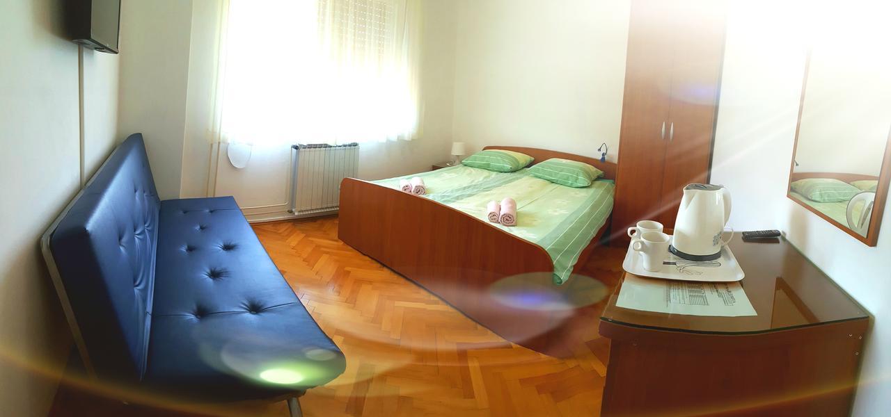 Pansion Margerita Bed & Breakfast Porec Bagian luar foto